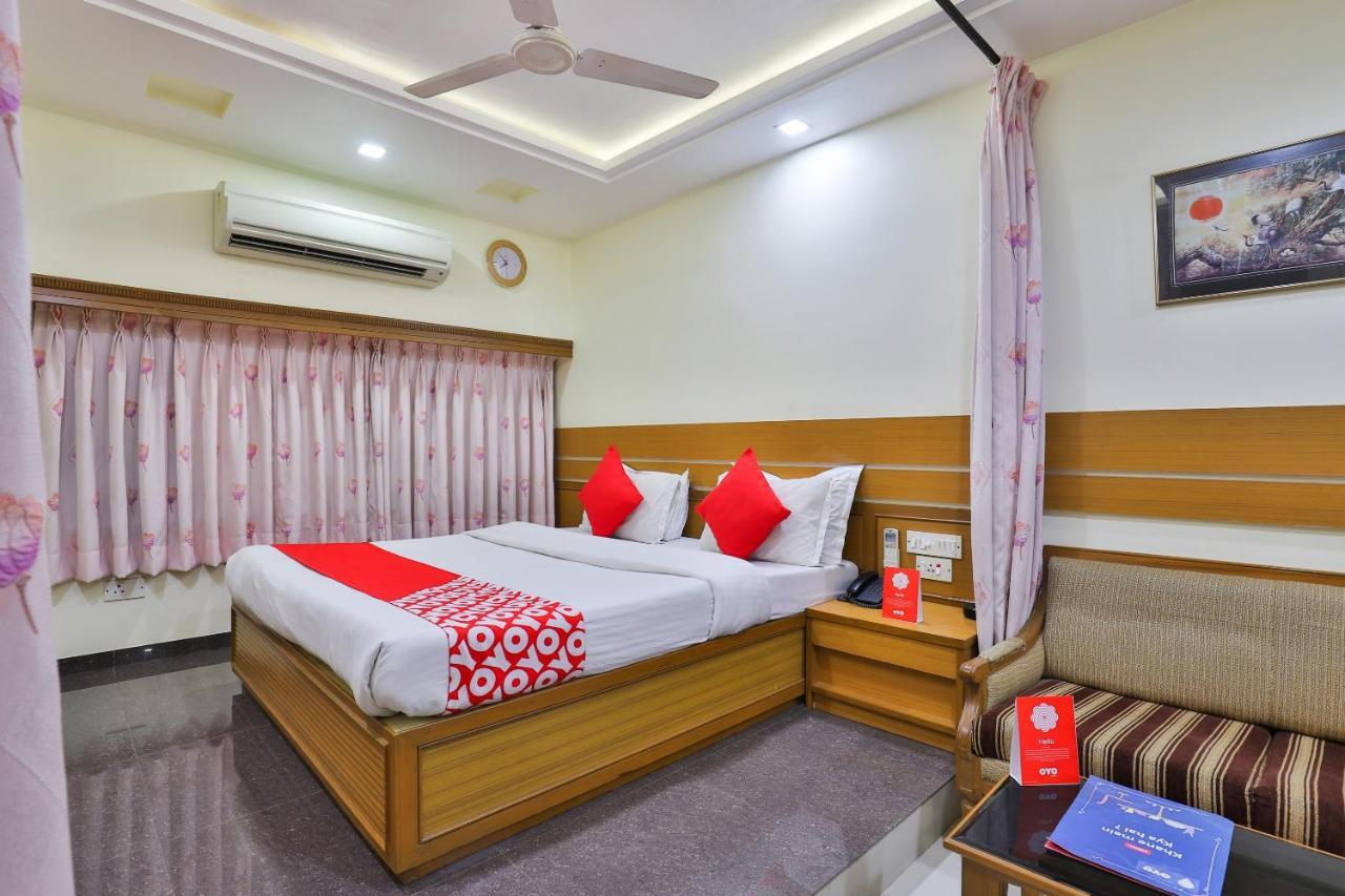 Oyo 17117 Hotel Rainbow Vadodara Exterior photo